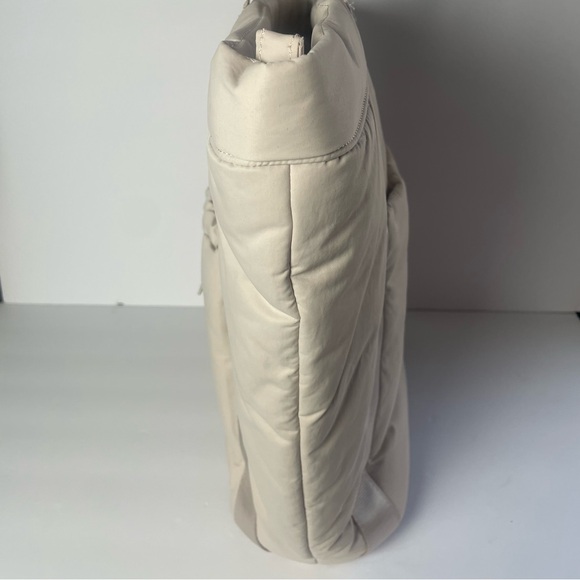 Vuori All Around Tote Ecru Cream White Weekender Bag Work Trips Lightweight - Picture 4 of 16